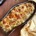 Auberginenpüree im Tontopf mit Kaşar-Käse