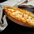 Pide z serem kashkaval